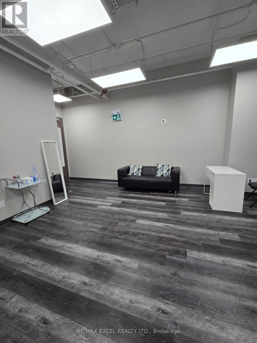 502 - 1275 Finch Avenue W Property Photo 9
