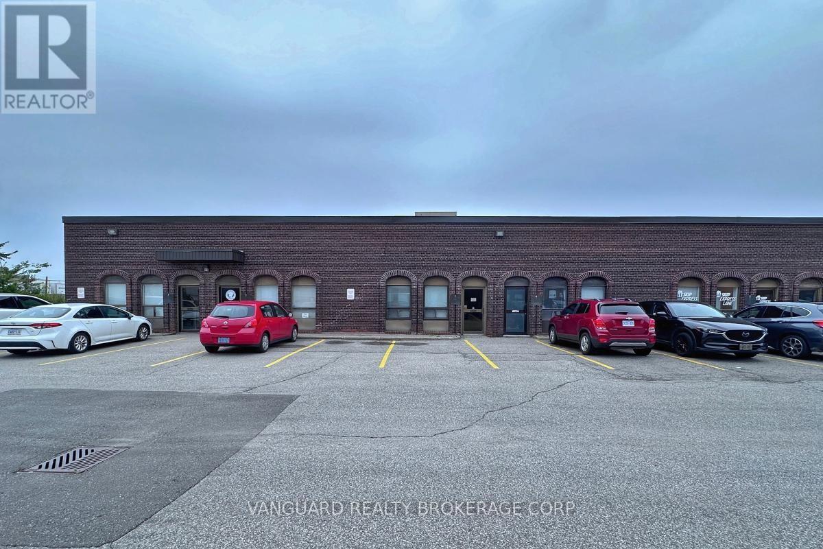 3 - 4480 Chesswood Drive Property Photo 4