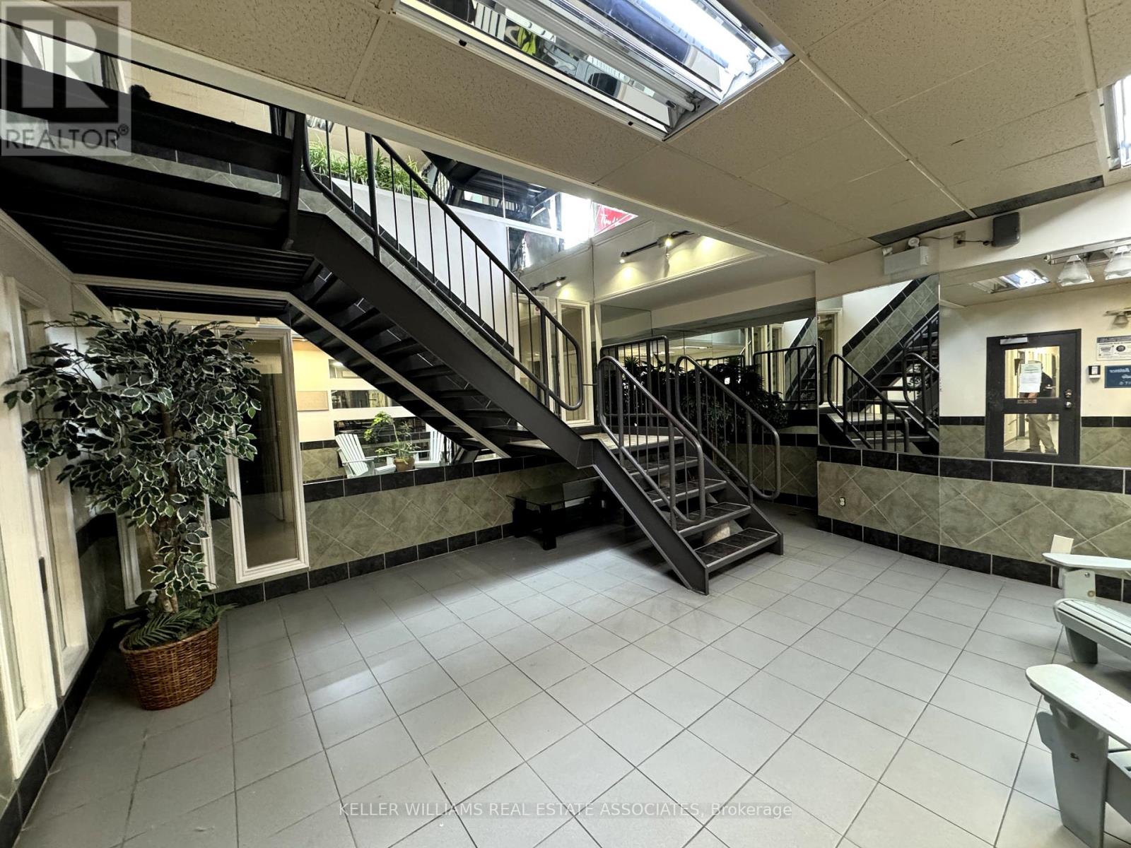 Lower L - 92 Lakeshore Road E Property Photo 2