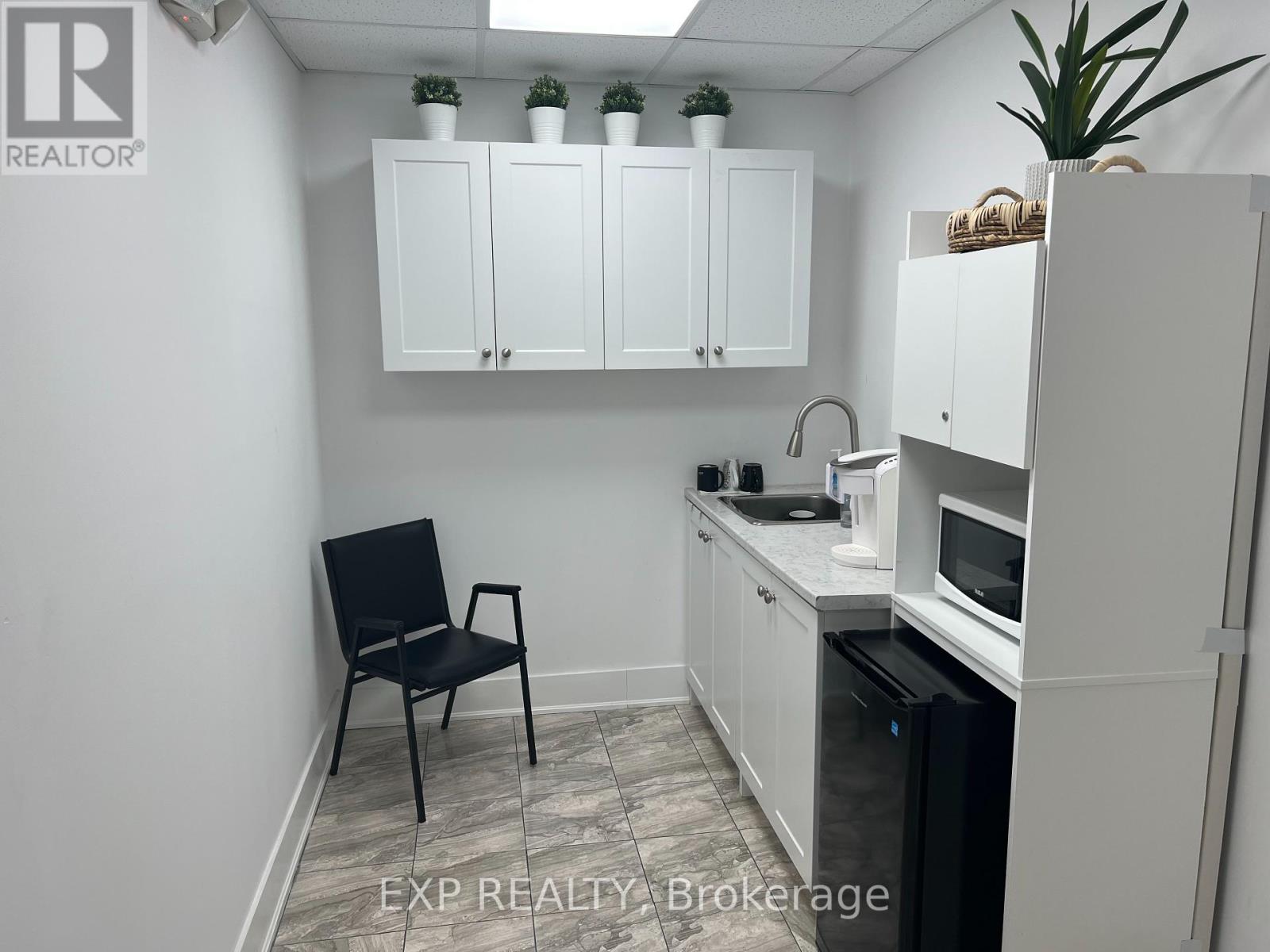 3 - 1185 Queensway E Property Photo 13