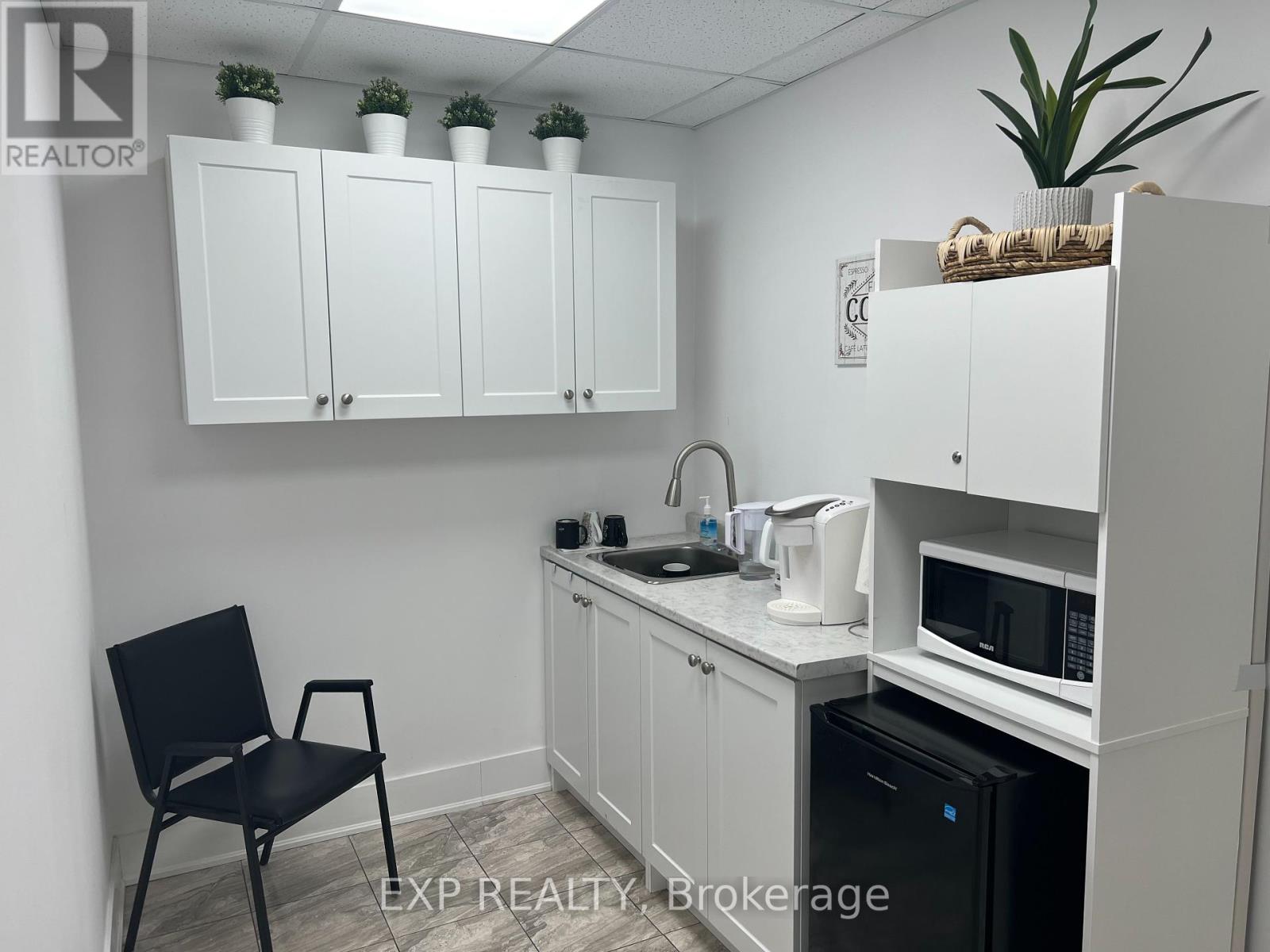 3 - 1185 Queensway E Property Photo 14