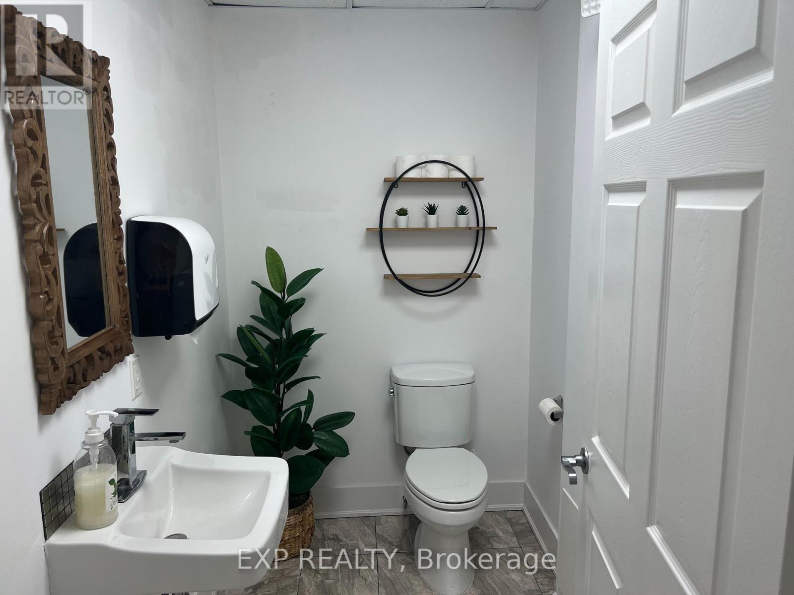 3 - 1185 Queensway E Property Photo 16