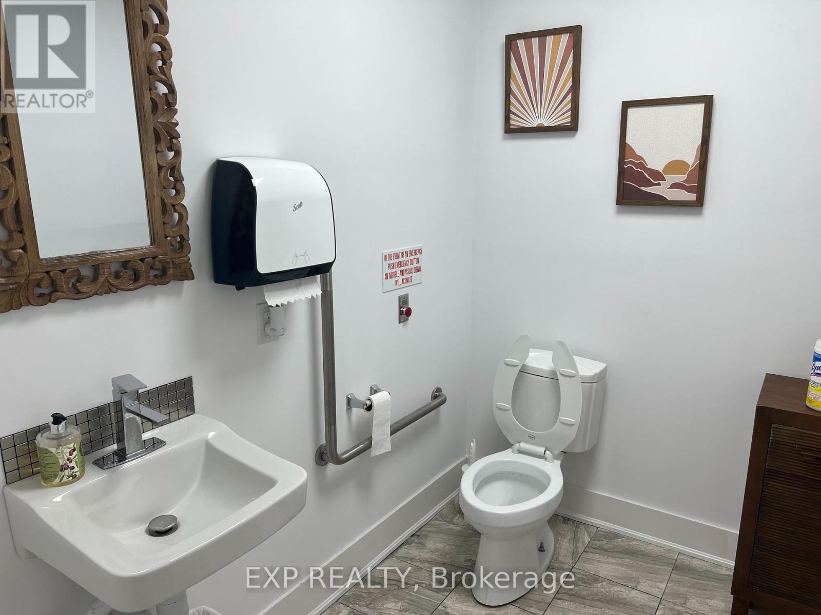 3 - 1185 Queensway E Property Photo 18