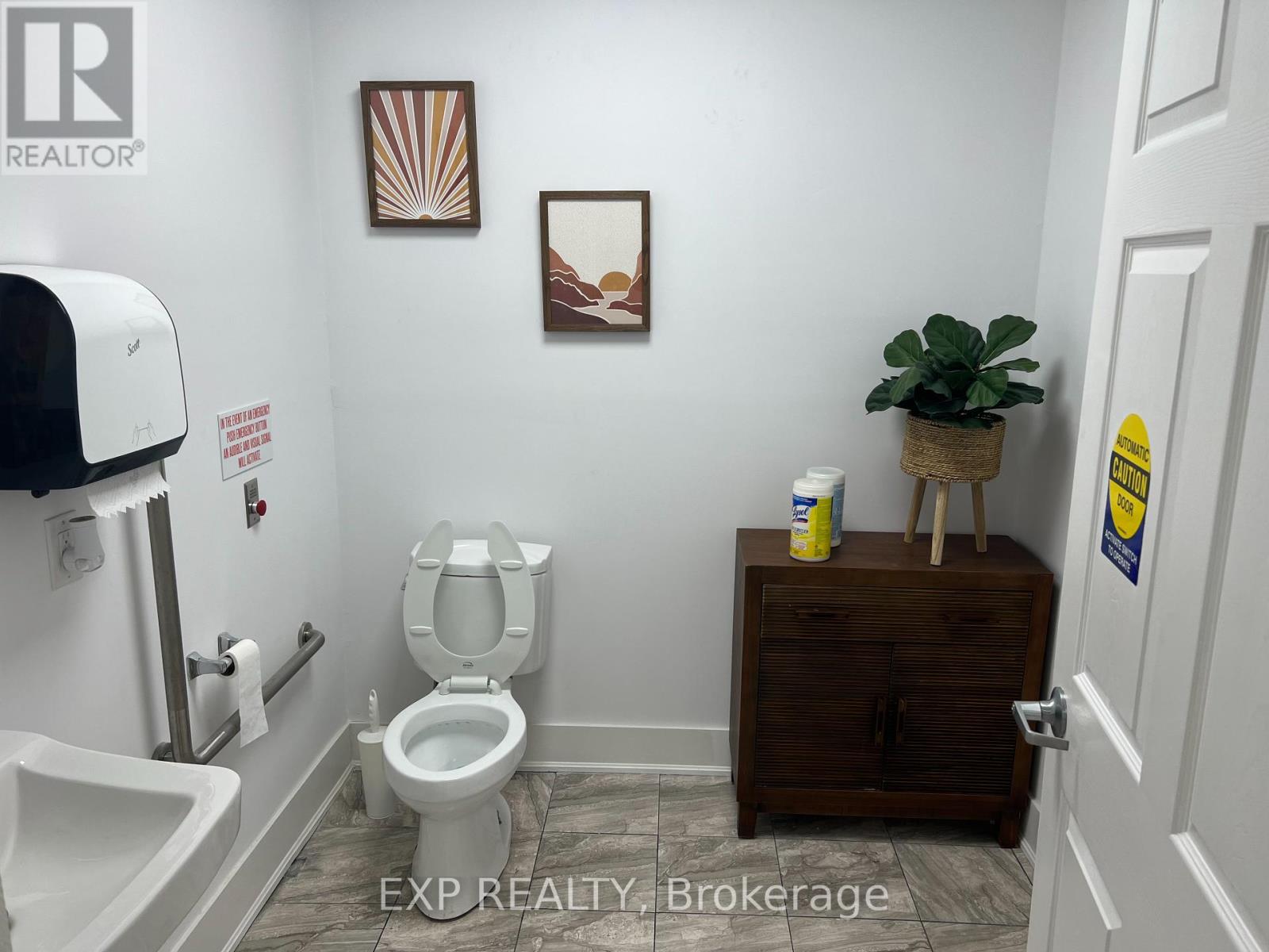3 - 1185 Queensway E Property Photo 20