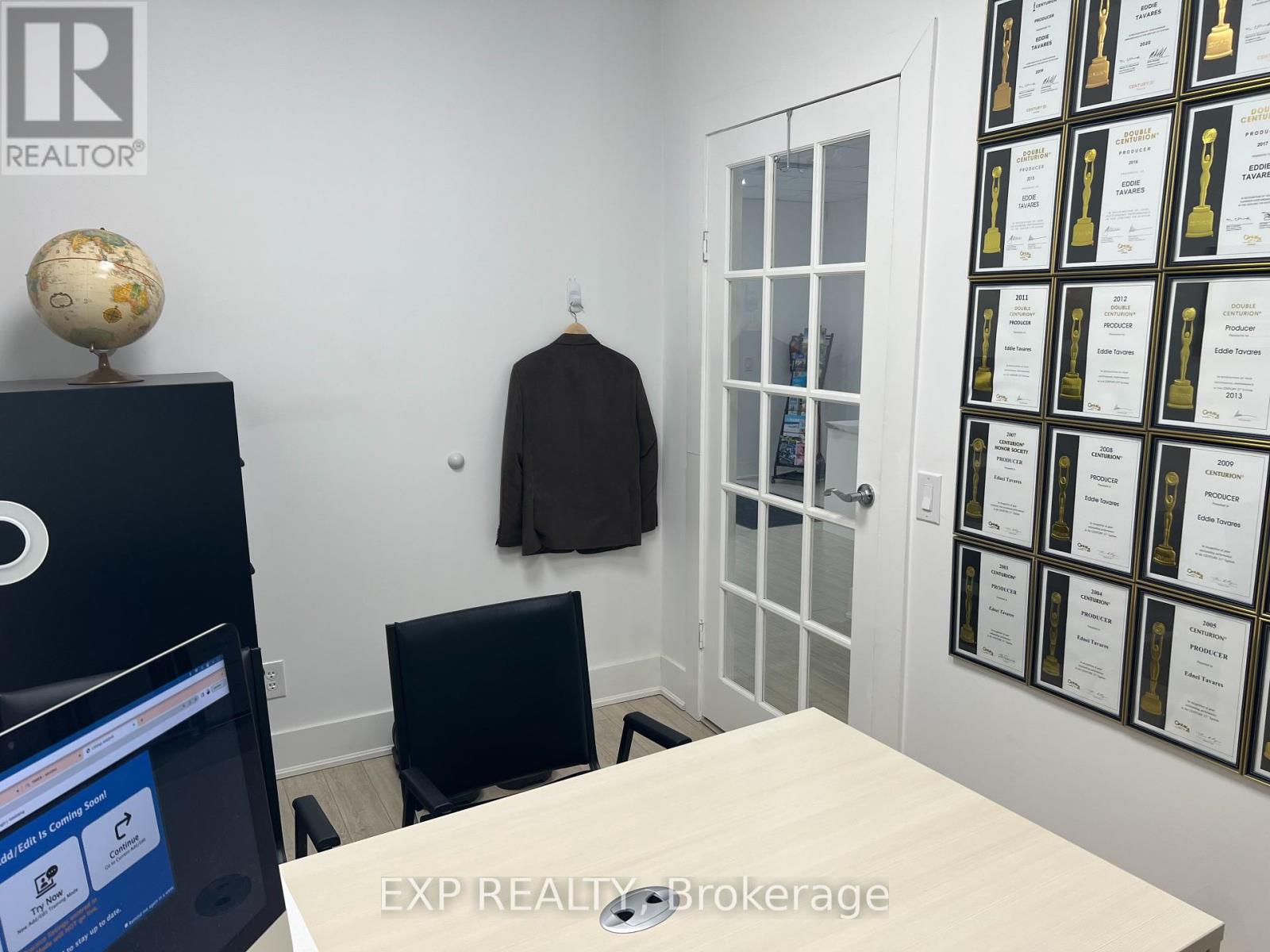 3 - 1185 Queensway E Property Photo 28