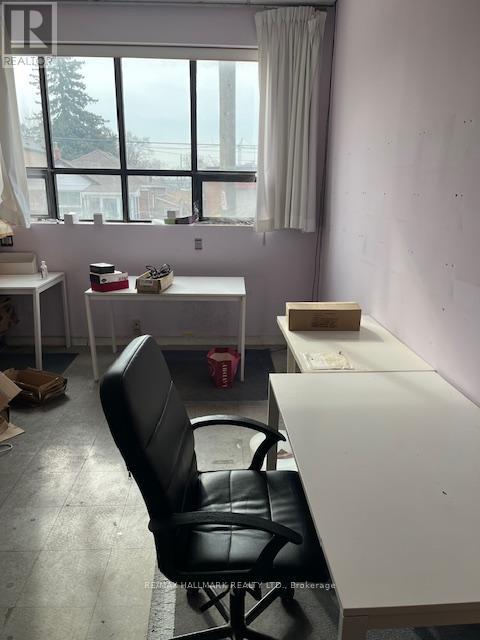 100 - 346 Ryding Avenue Property Photo 11