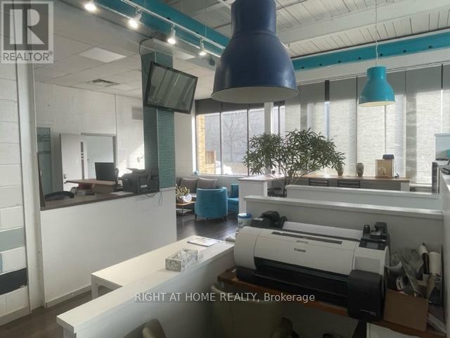 A & B - 30 Fordhouse Boulevard Property Photo 8