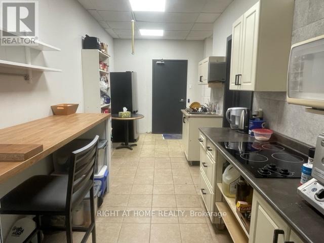 A & B - 30 Fordhouse Boulevard Property Photo 10