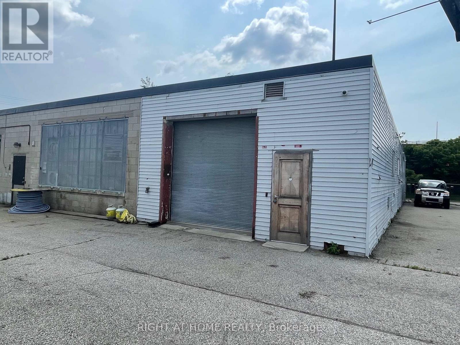 A & B - 30 Fordhouse Boulevard Property Photo 16
