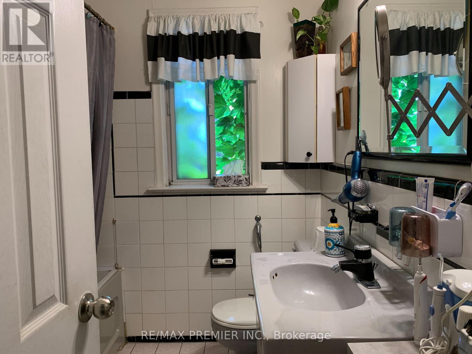 33 Pakenham Drive Property Photo 13