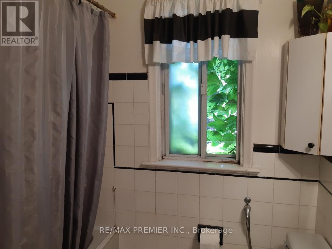 33 Pakenham Drive Property Photo 14
