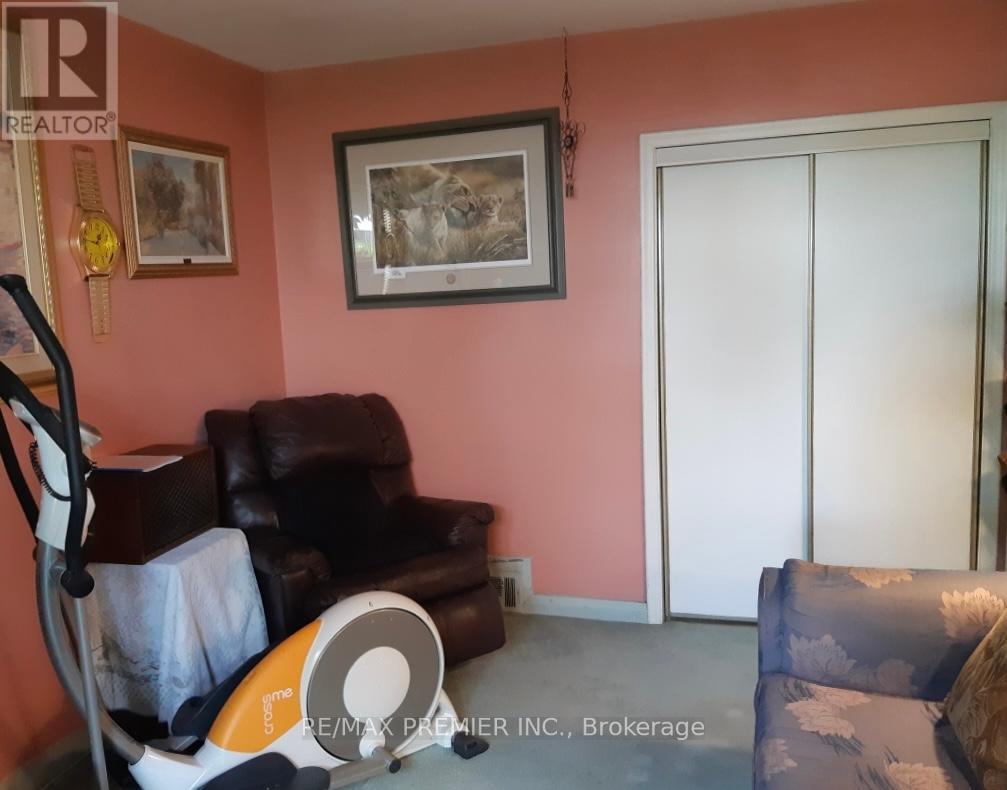 33 Pakenham Drive Property Photo 16