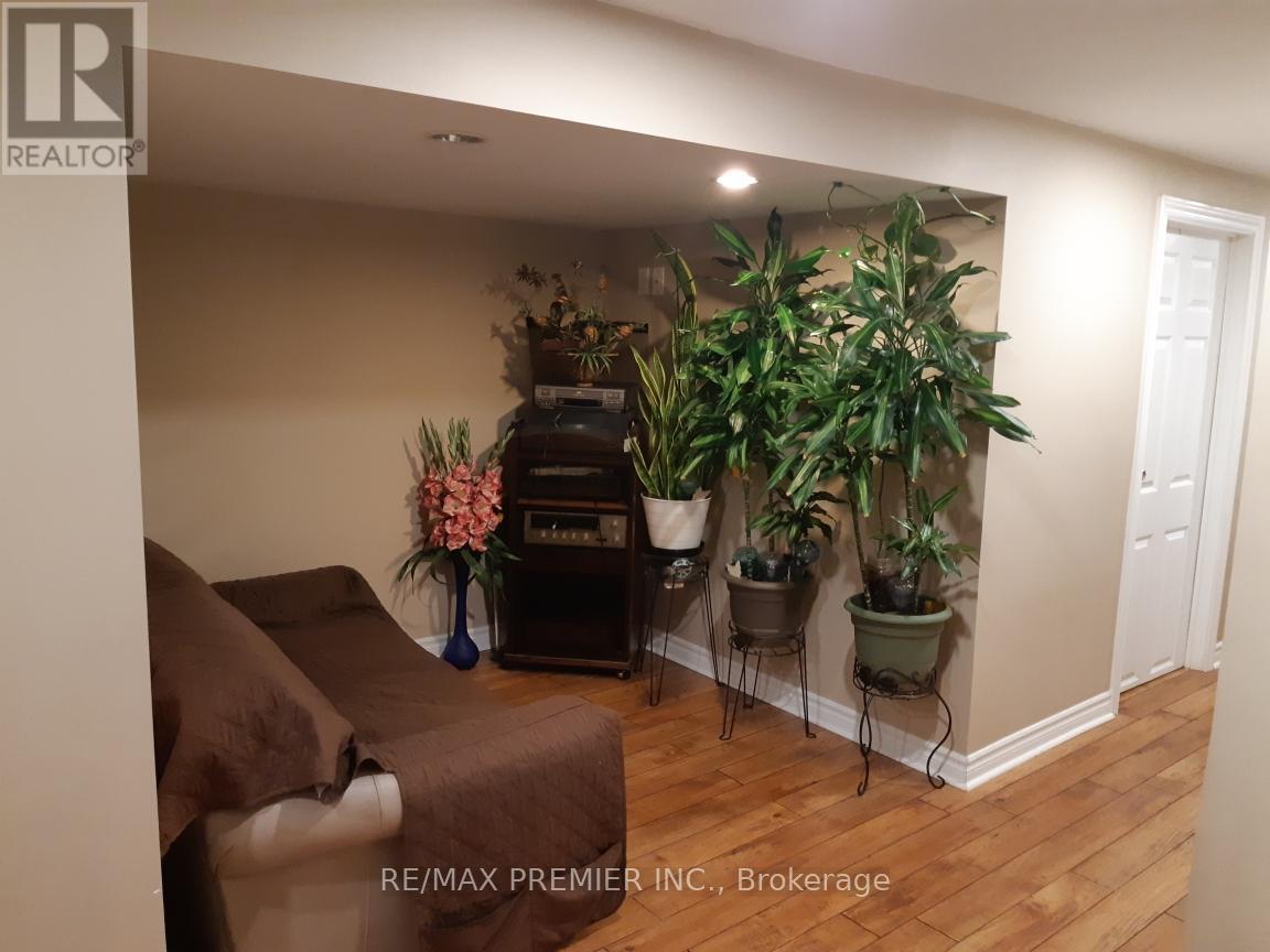 33 Pakenham Drive Property Photo 21