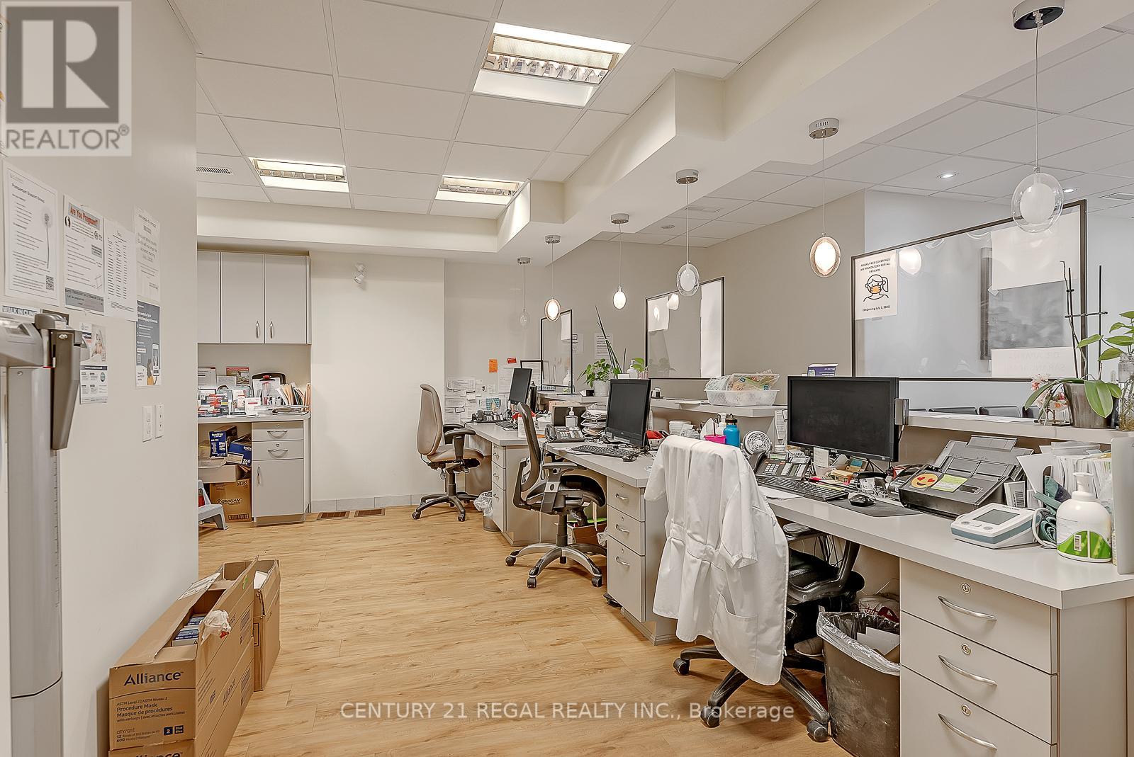 1560 Queen Street W Property Photo 9