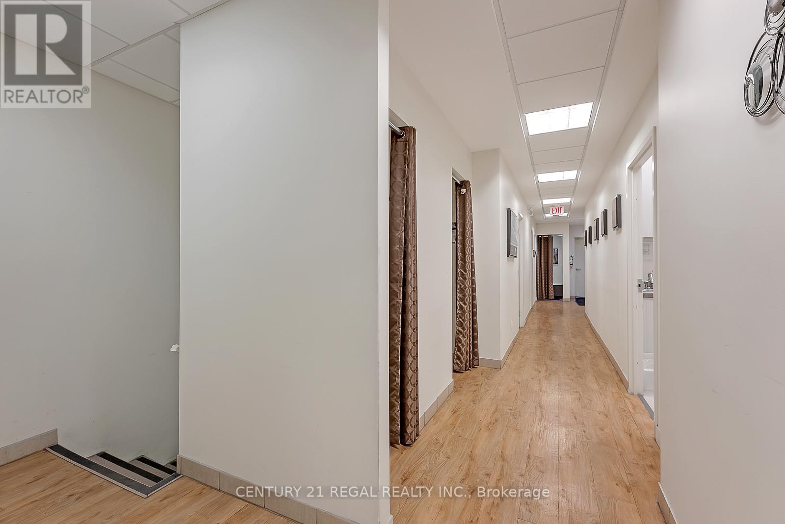 1560 Queen Street W Property Photo 18