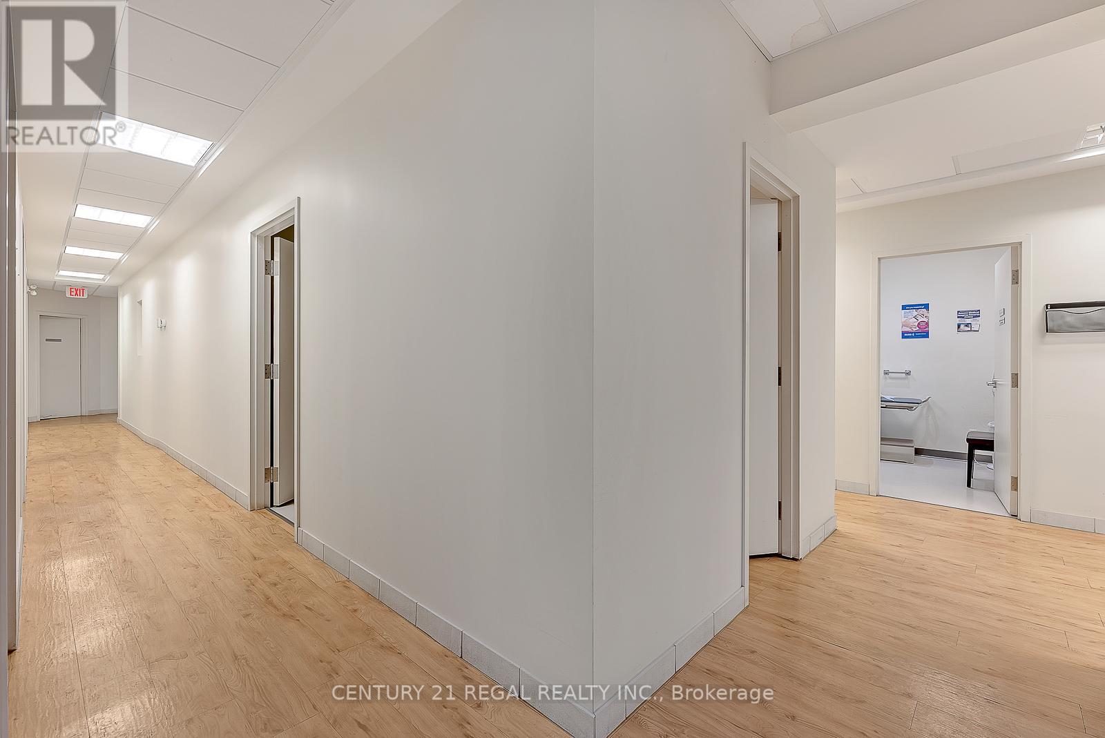 1560 Queen Street W Property Photo 21