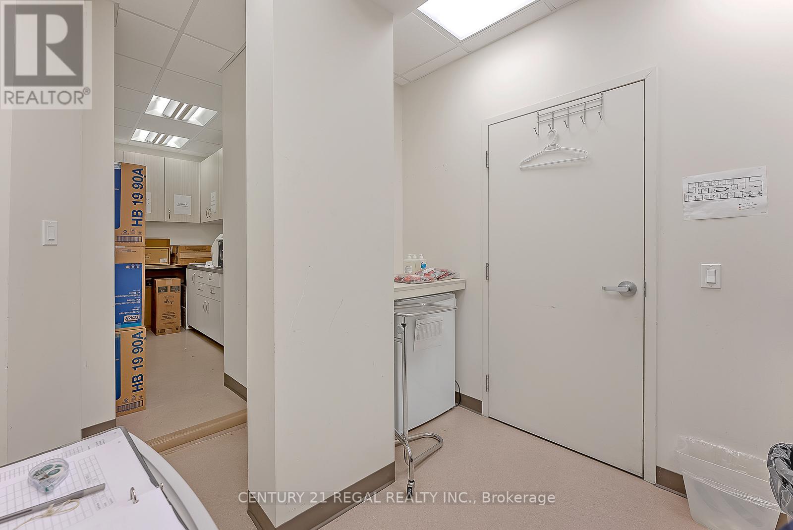 1560 Queen Street W Property Photo 22