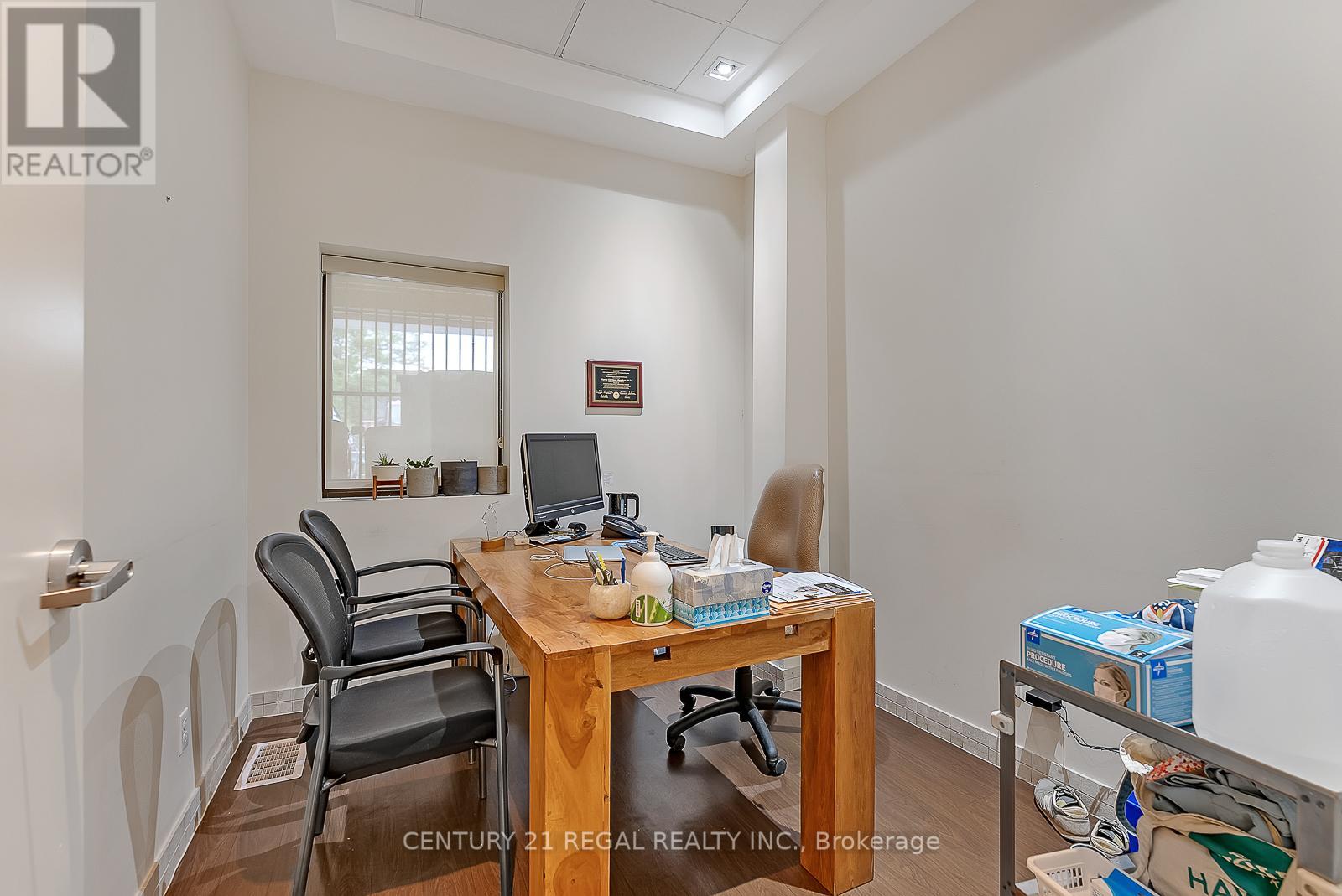 1560 Queen Street W Property Photo 25