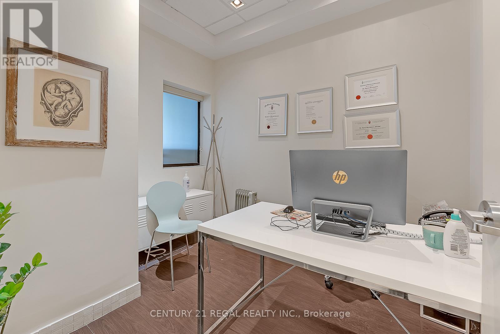 1560 Queen Street W Property Photo 27