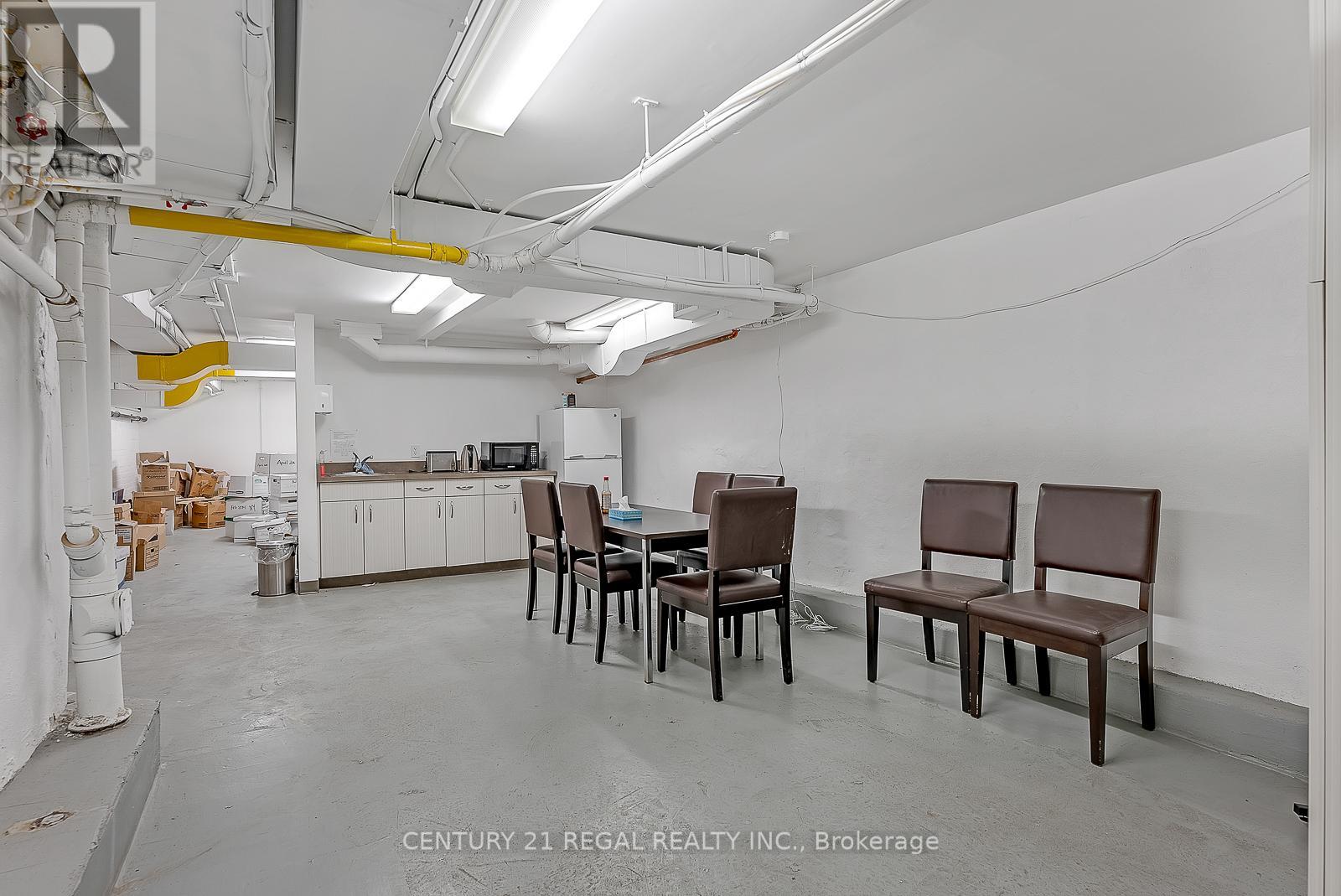 1560 Queen Street W Property Photo 31