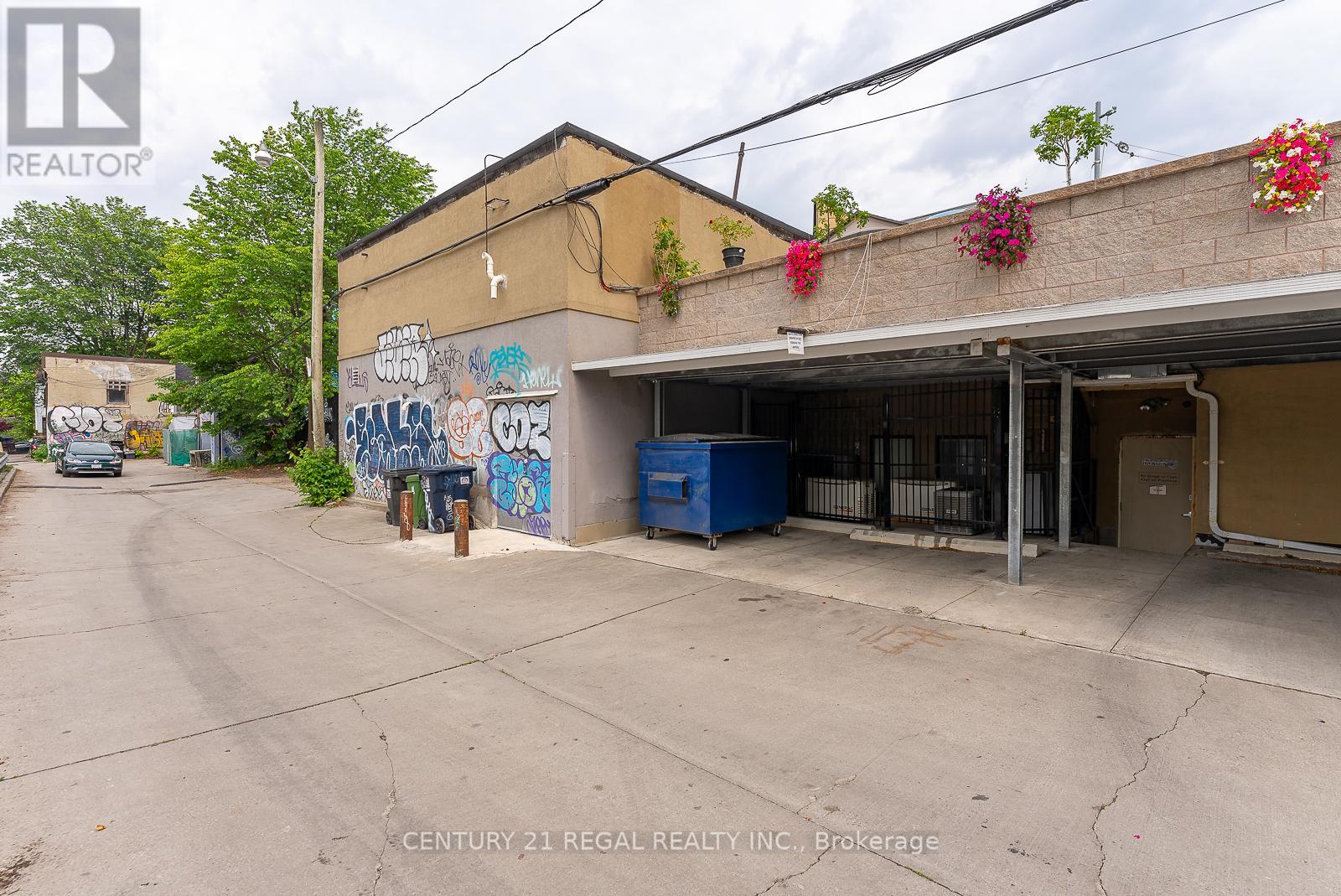 1560 Queen Street W Property Photo 36