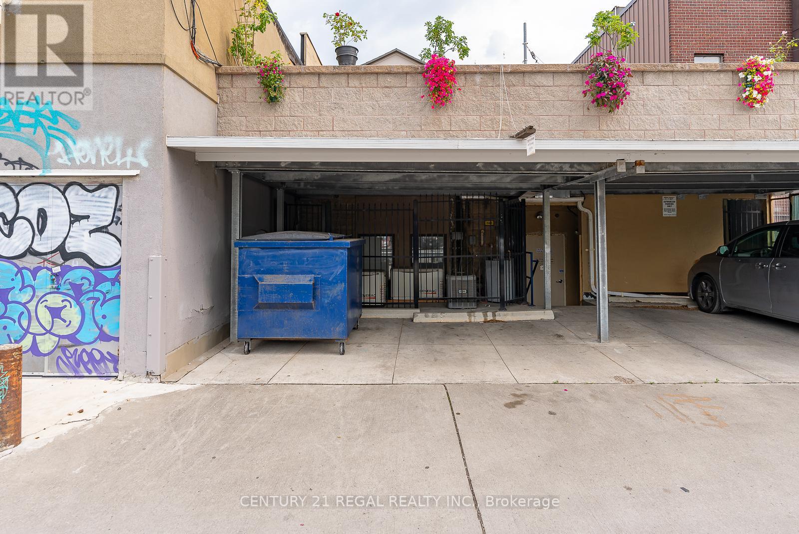 1560 Queen Street W Property Photo 37