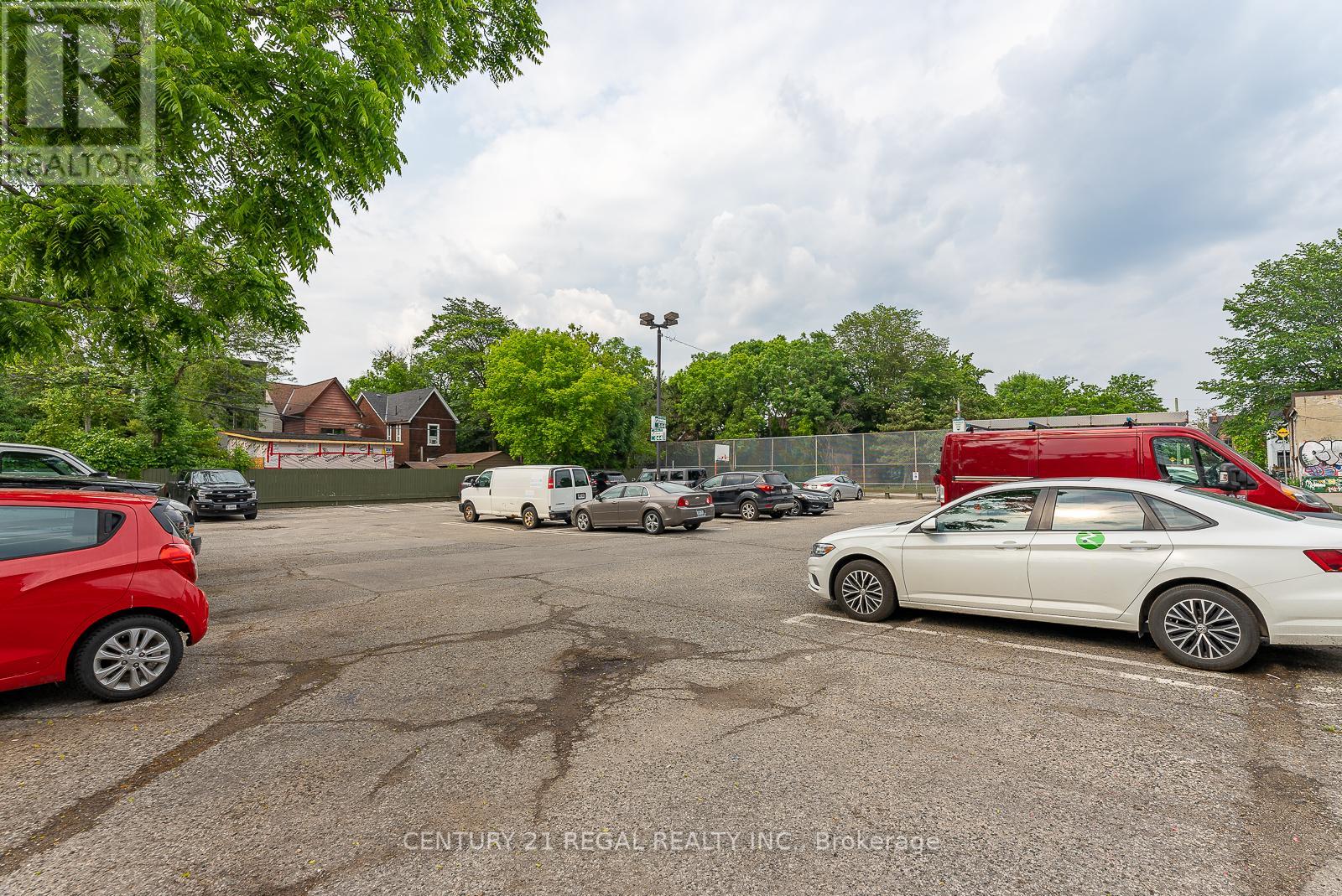 1560 Queen Street W Property Photo 38