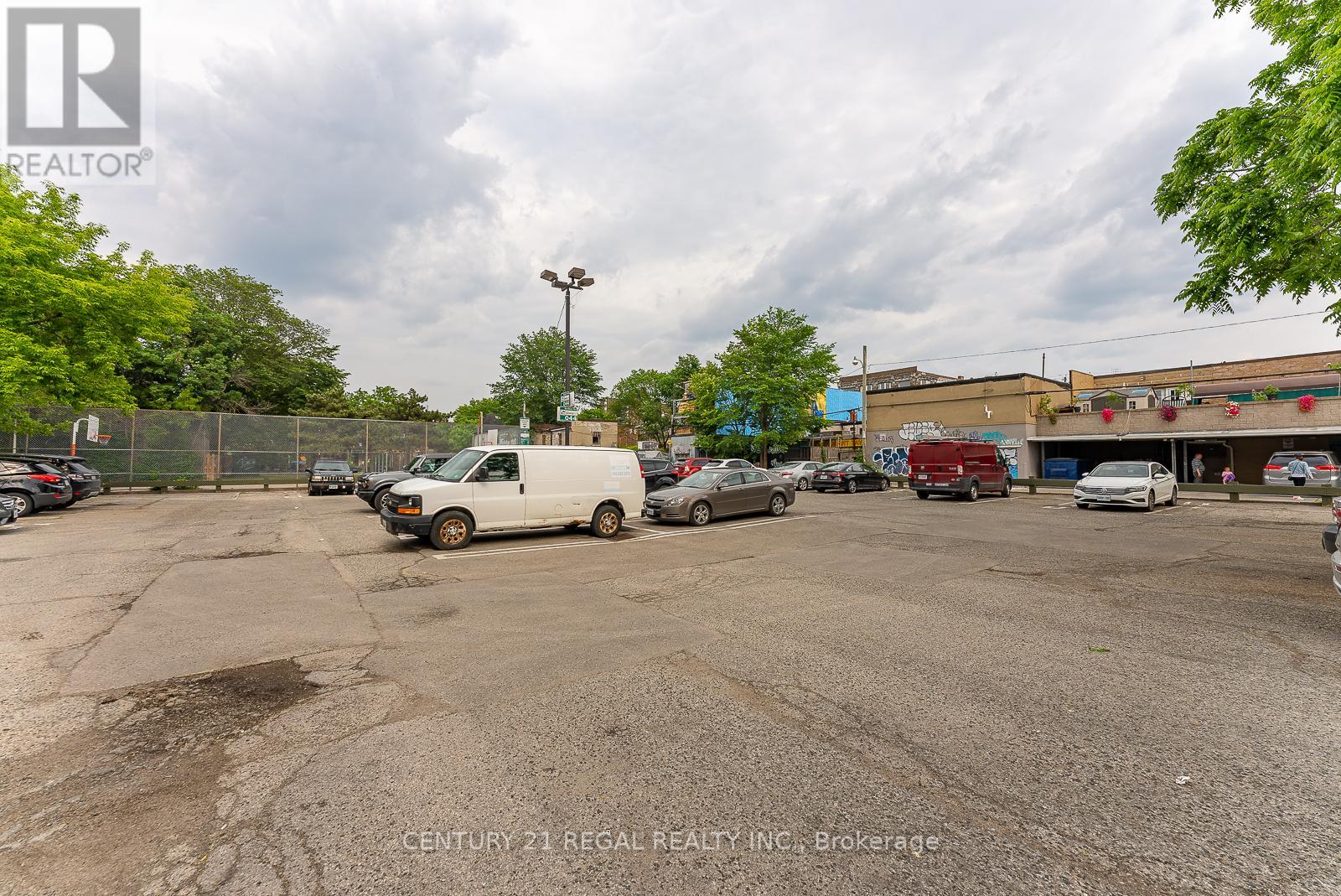 1560 Queen Street W Property Photo 39