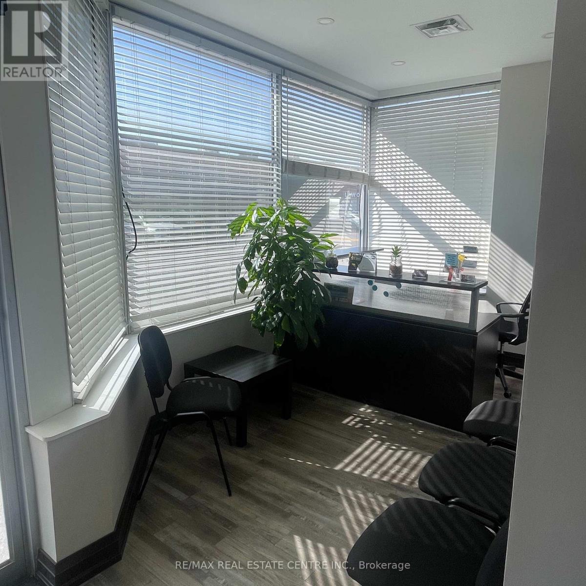 34 - 2565 Steeles Avenue E Property Photo 3