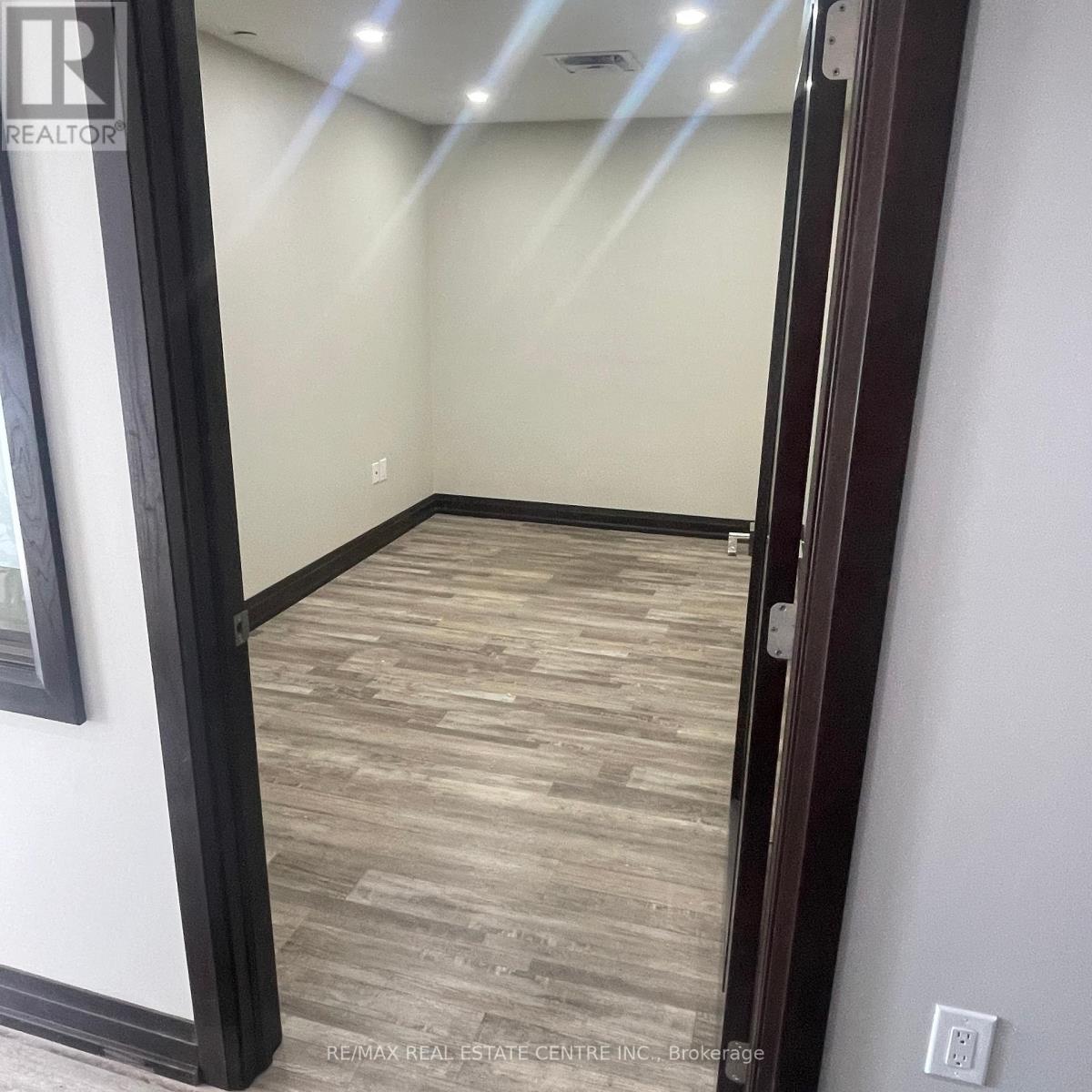 34 - 2565 Steeles Avenue E Property Photo 6