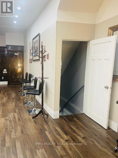1568 Bloor Street W Property Photo 12