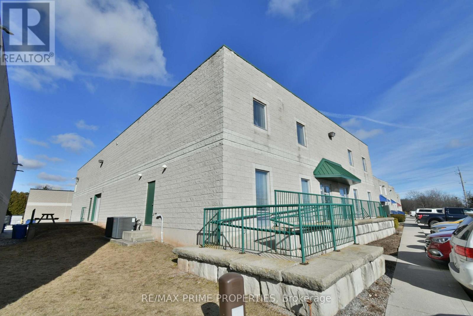 5010 South Service Road Property Photo 4