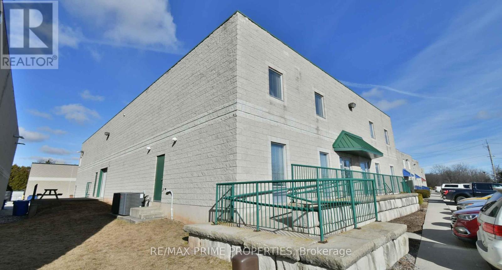 5010 South Service Road Property Photo 8