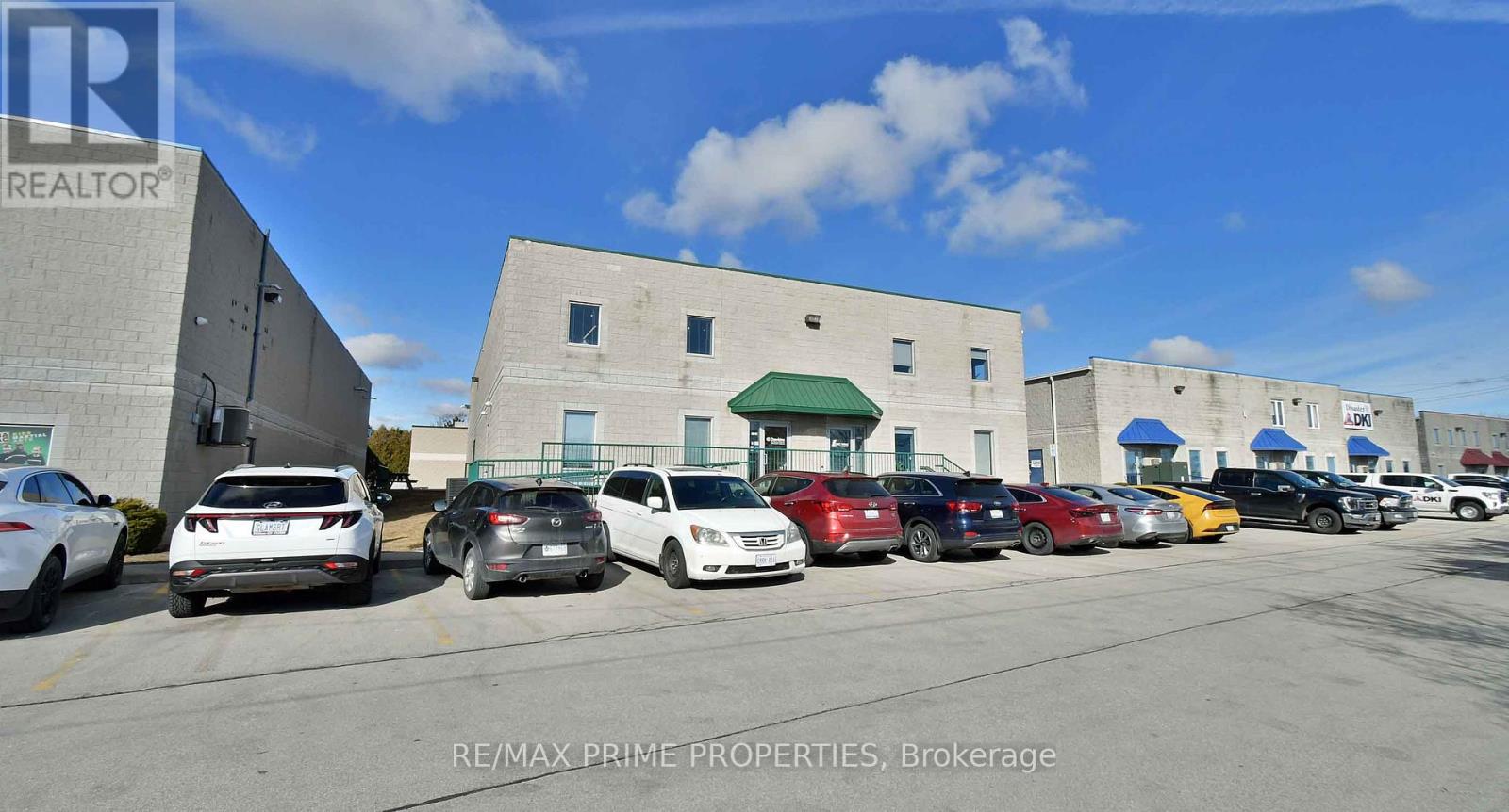 5010 South Service Road Property Photo 10