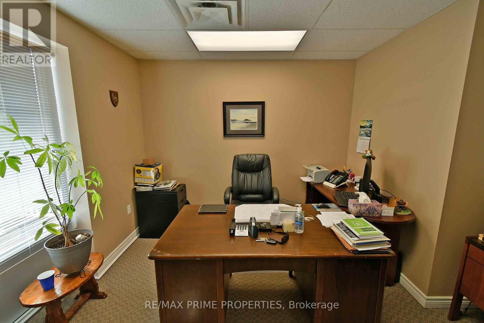 5010 South Service Road Property Photo 14