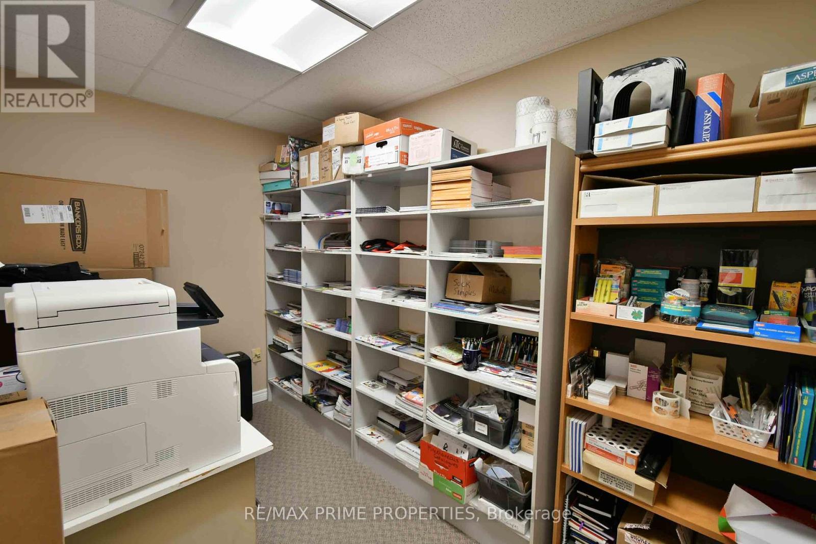 5010 South Service Road Property Photo 15