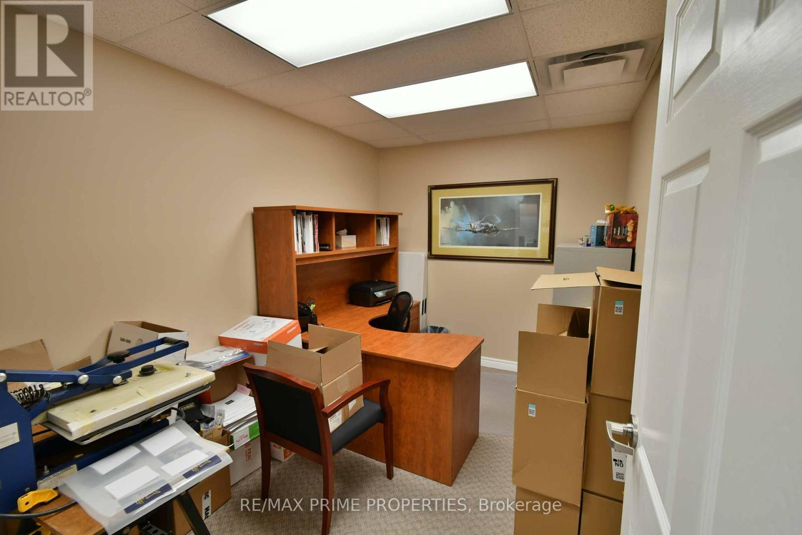 5010 South Service Road Property Photo 17