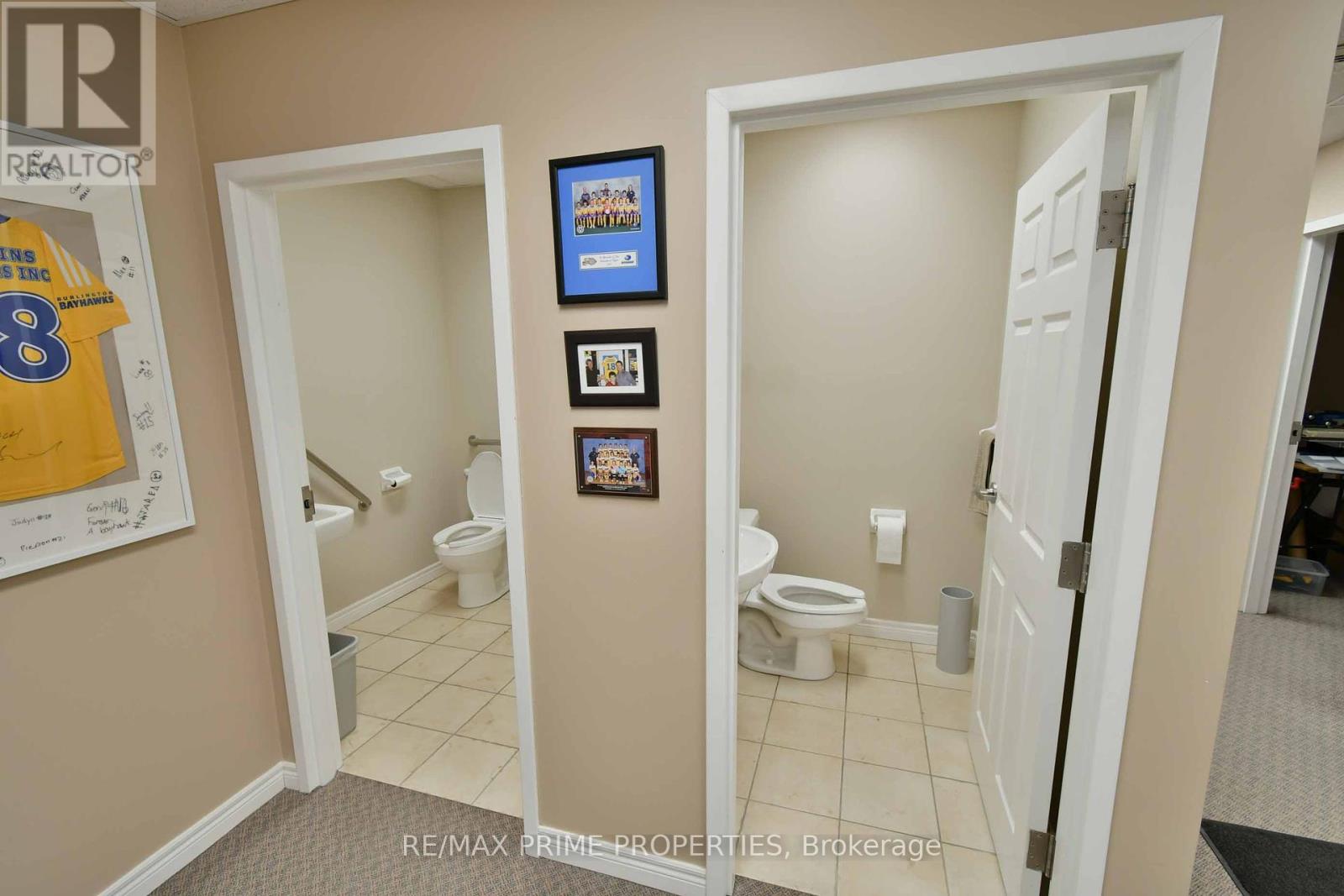 5010 South Service Road Property Photo 20