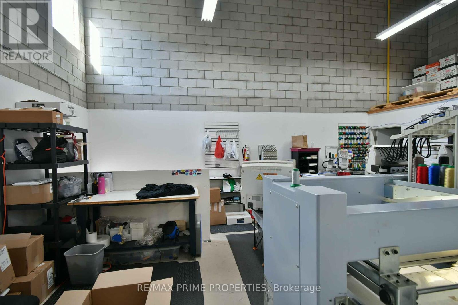 5010 South Service Road Property Photo 33
