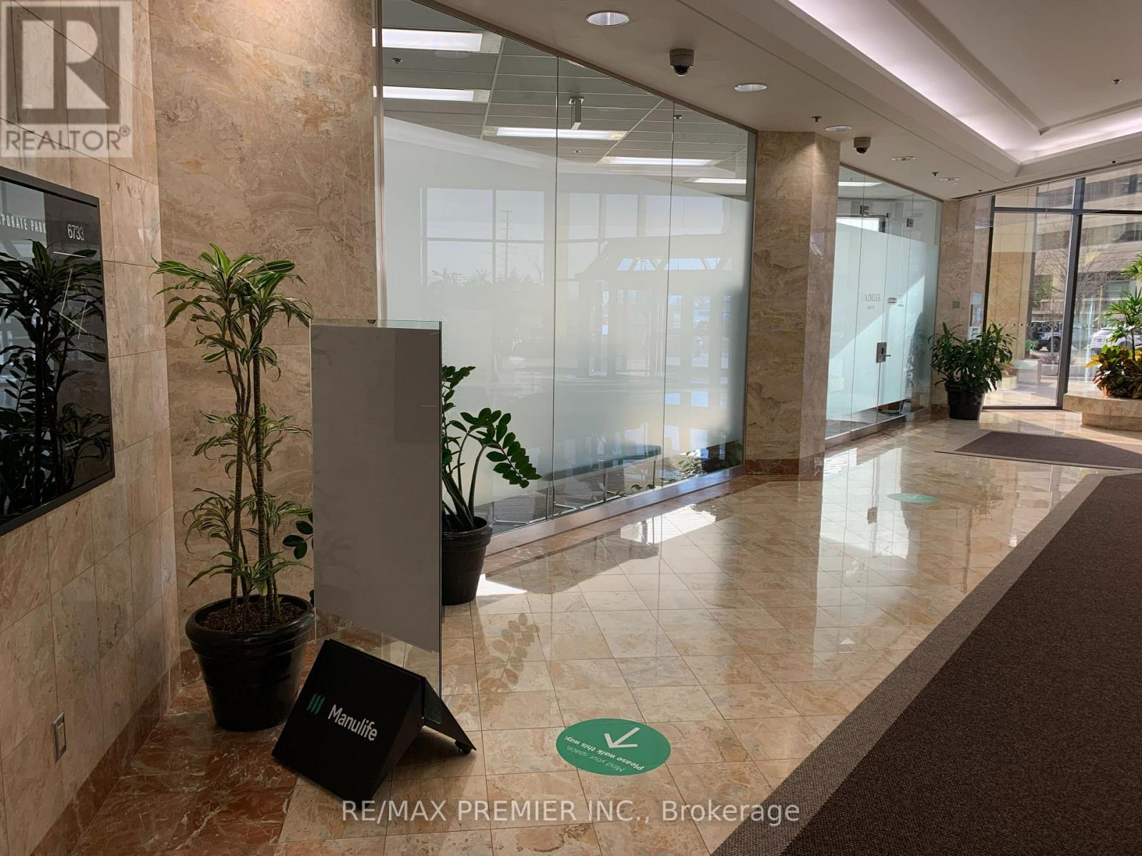 700-42 - 6733 Mississauga Road Property Photo 4