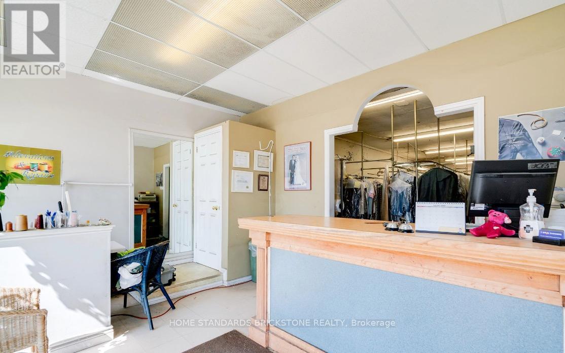 3834a Bloor Street W Property Photo 2