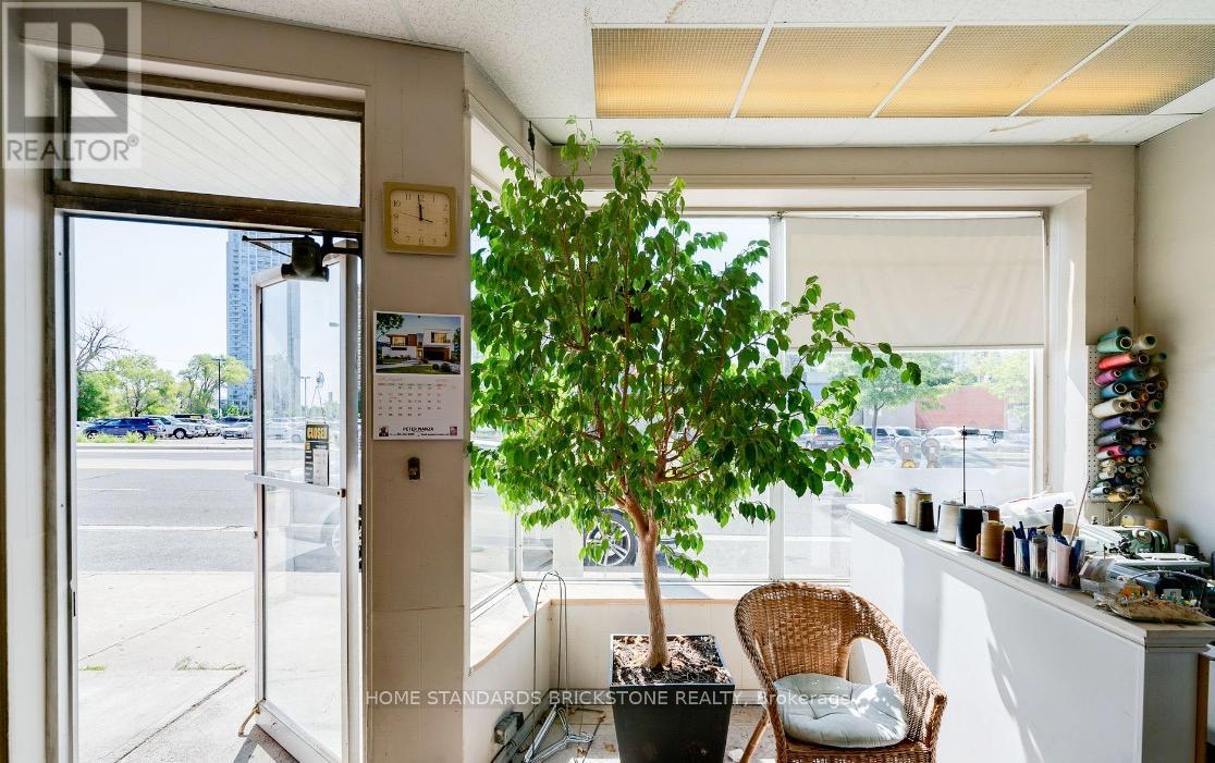 3834a Bloor Street W Property Photo 3