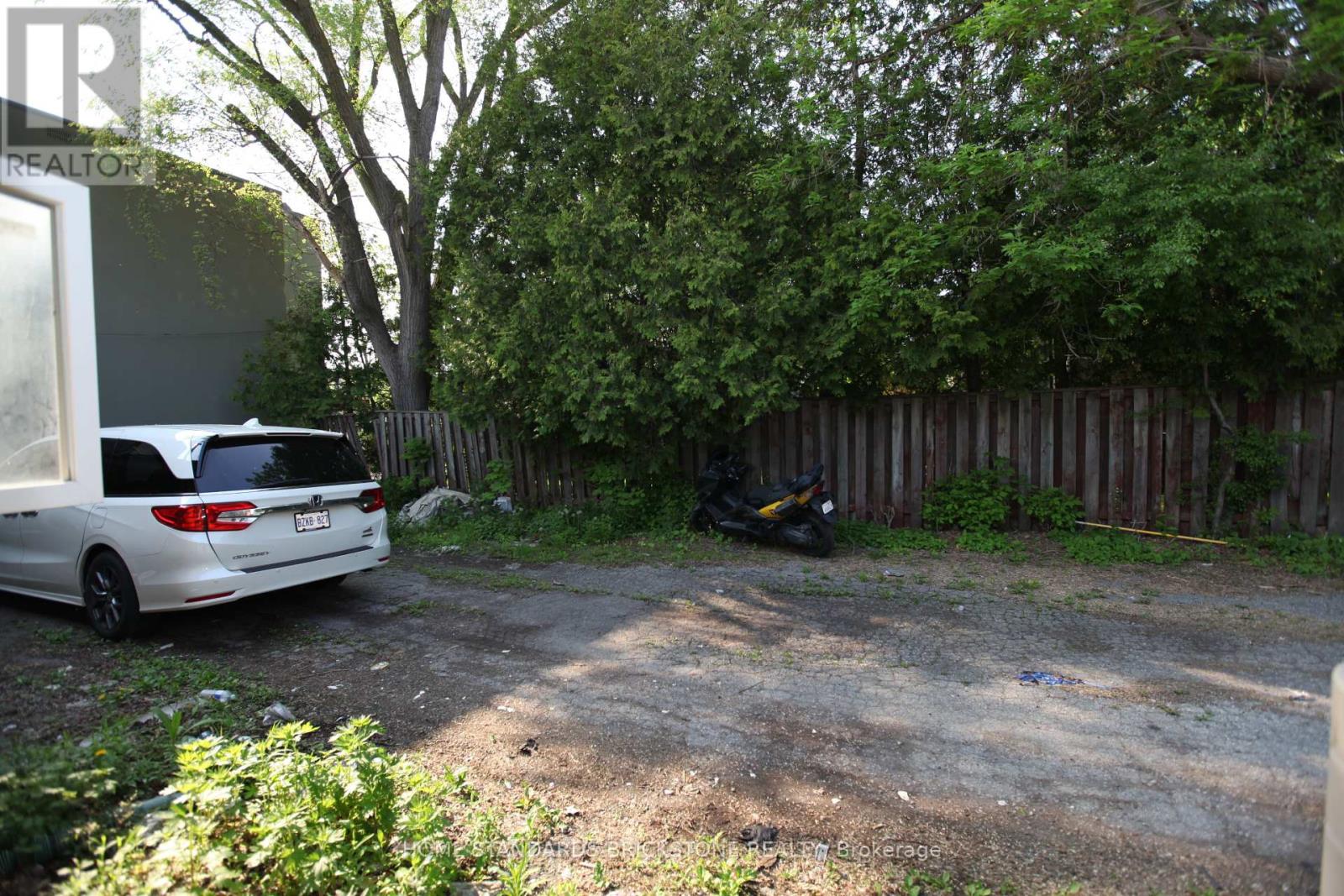 3834a Bloor Street W Property Photo 7