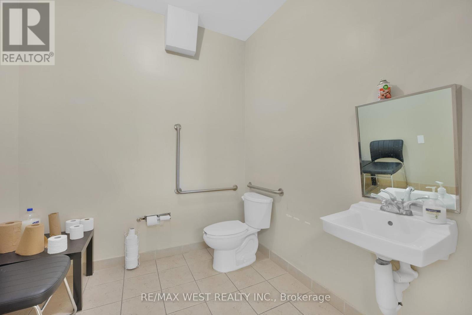 202-203 - 118 Mill Street Property Photo 29