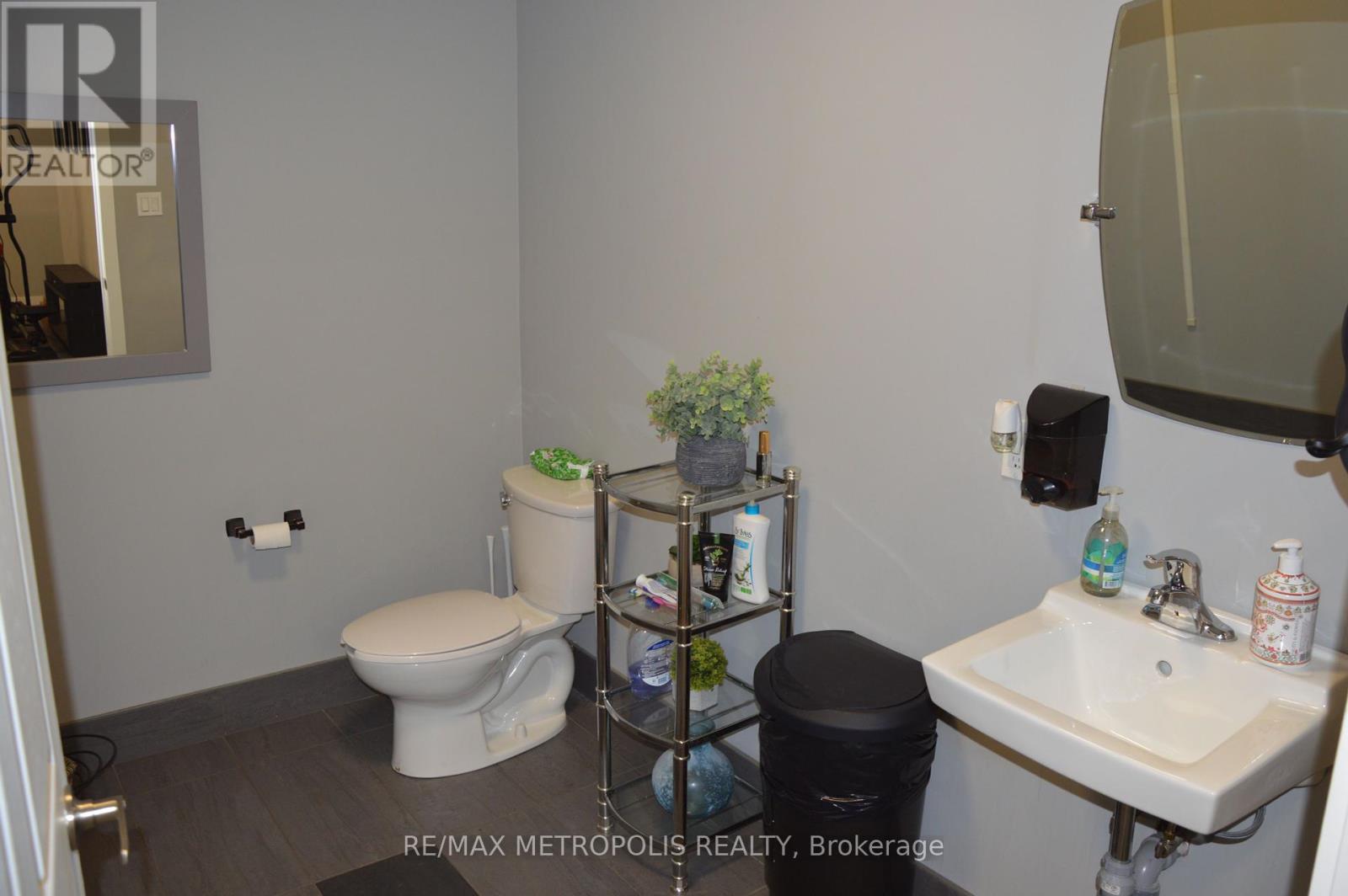 151 Parr Boulevard Property Photo 24