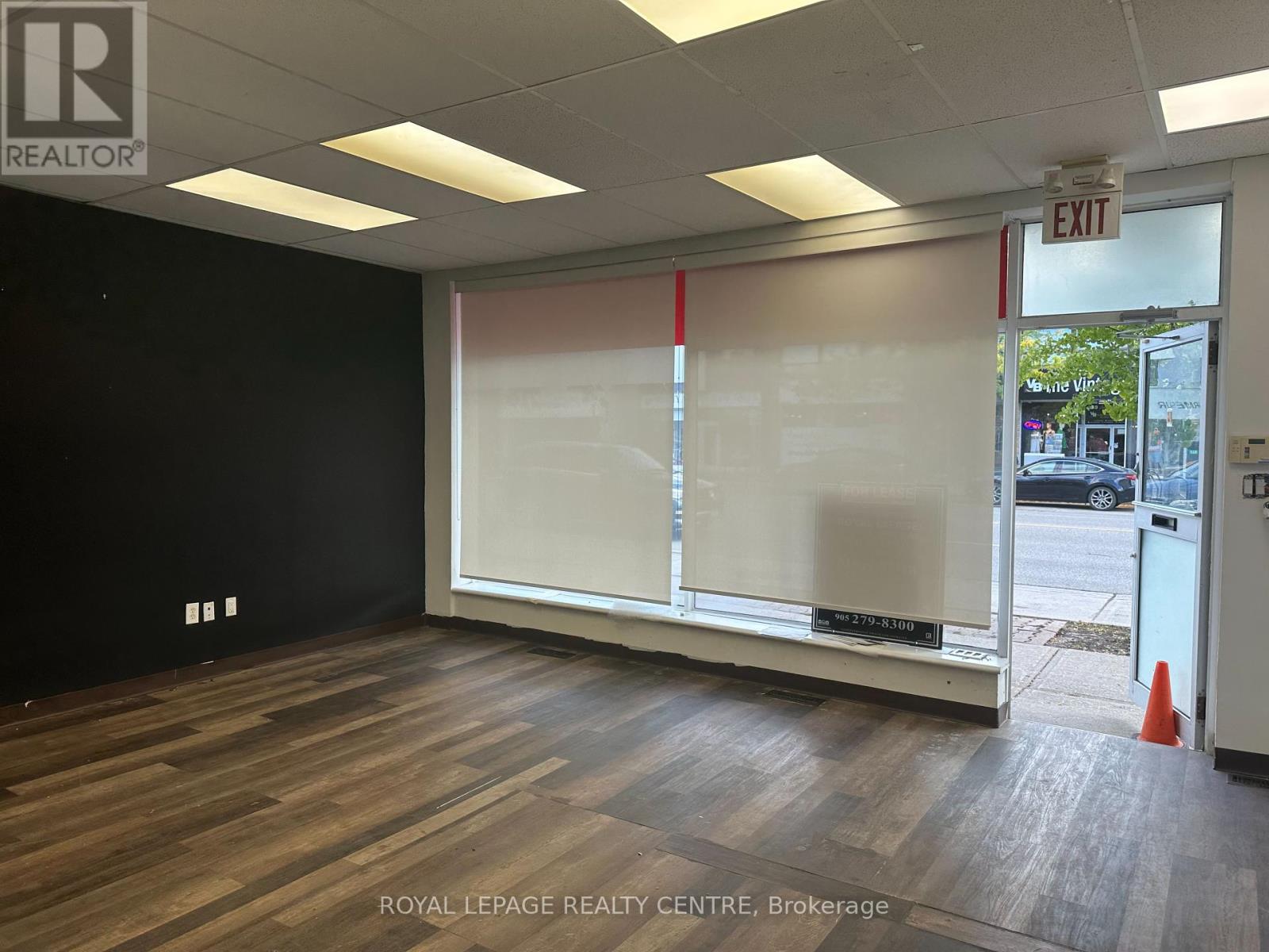 B - 250 Lakeshore Road E Property Photo 2