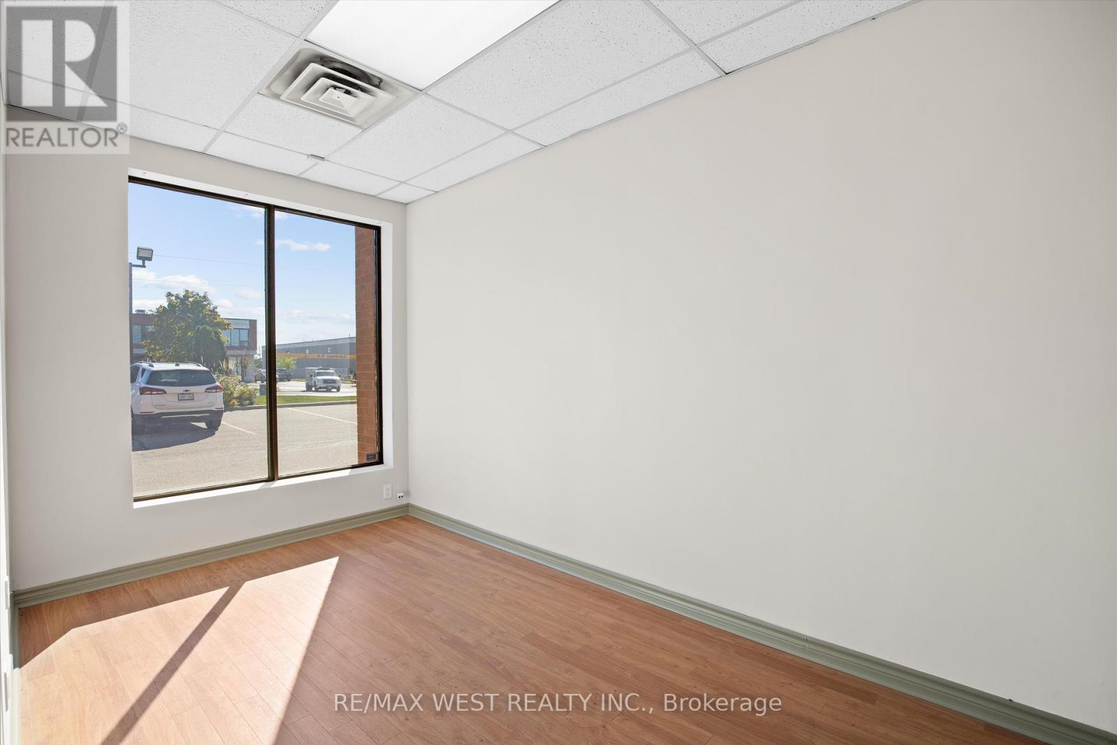 9 - 2 Holland Drive Property Photo 3