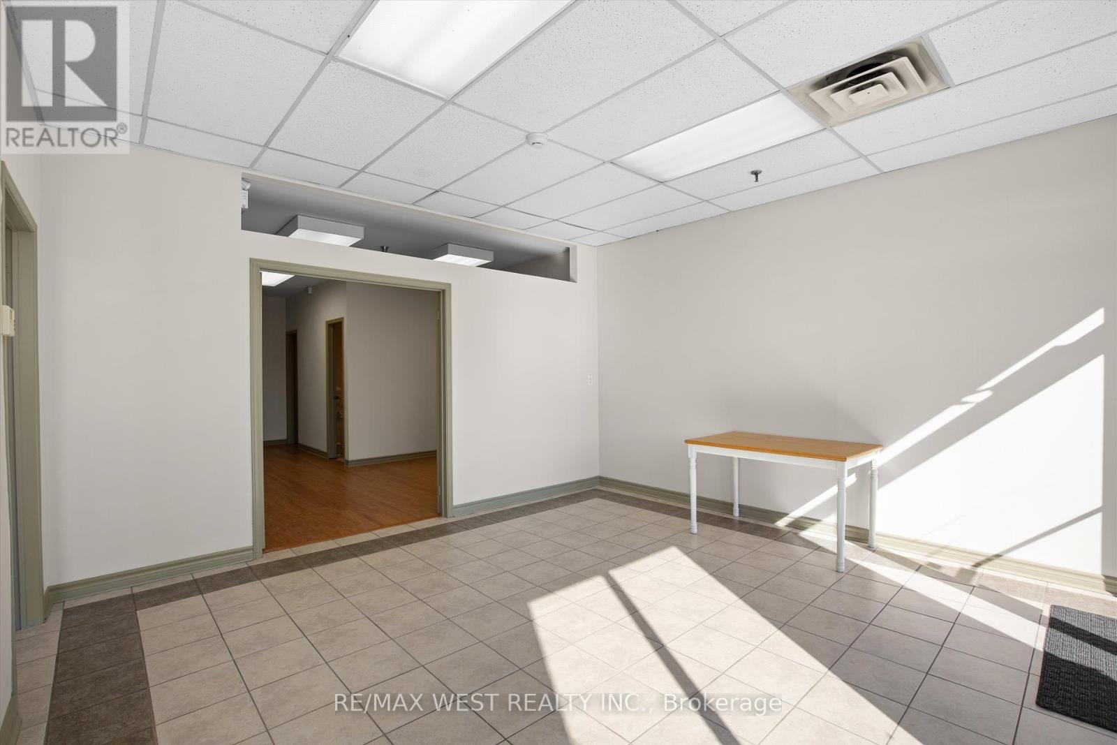 9 - 2 Holland Drive Property Photo 4