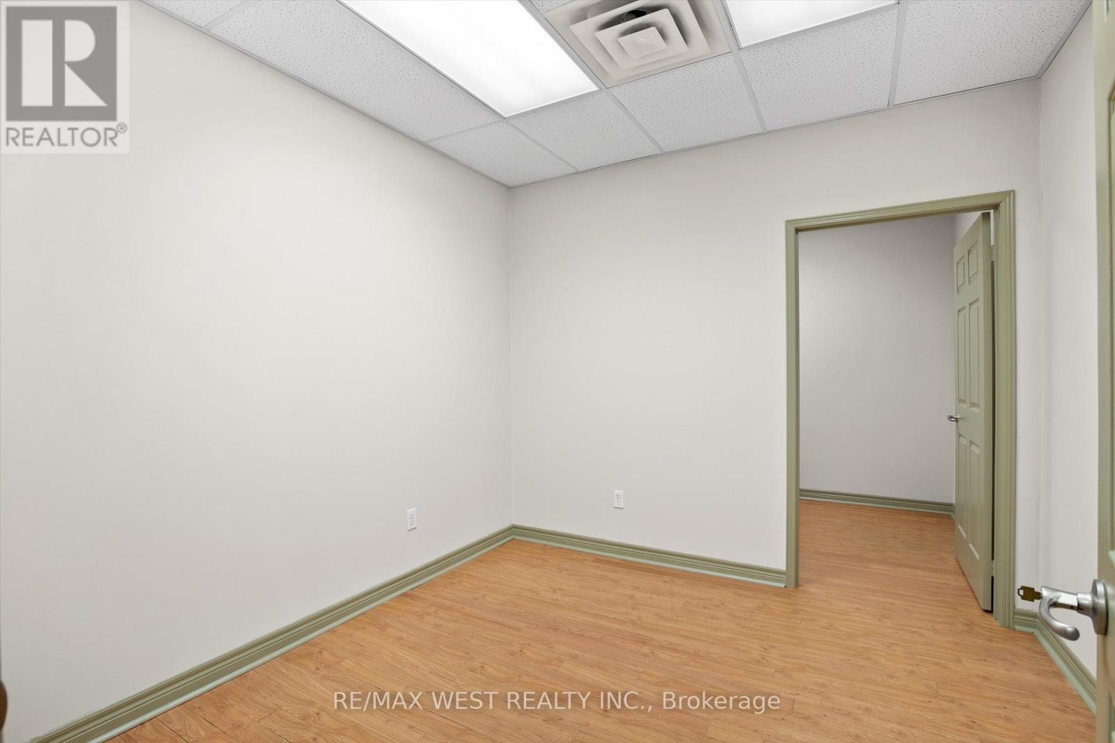 9 - 2 Holland Drive Property Photo 7