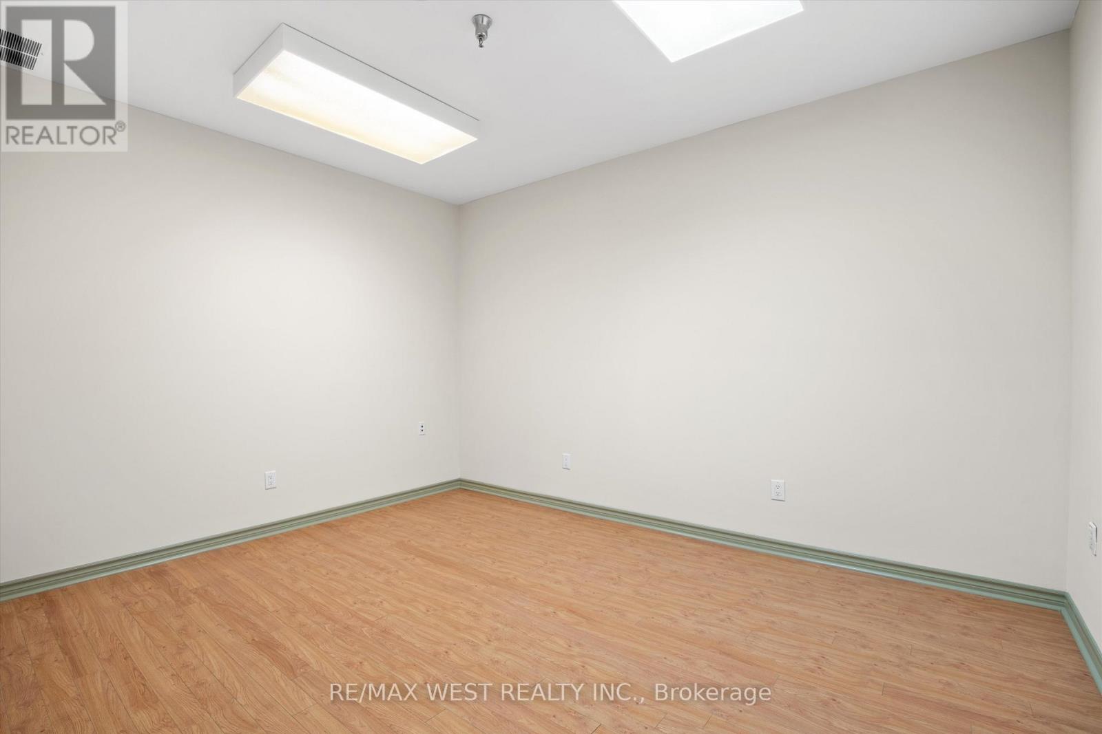9 - 2 Holland Drive Property Photo 9